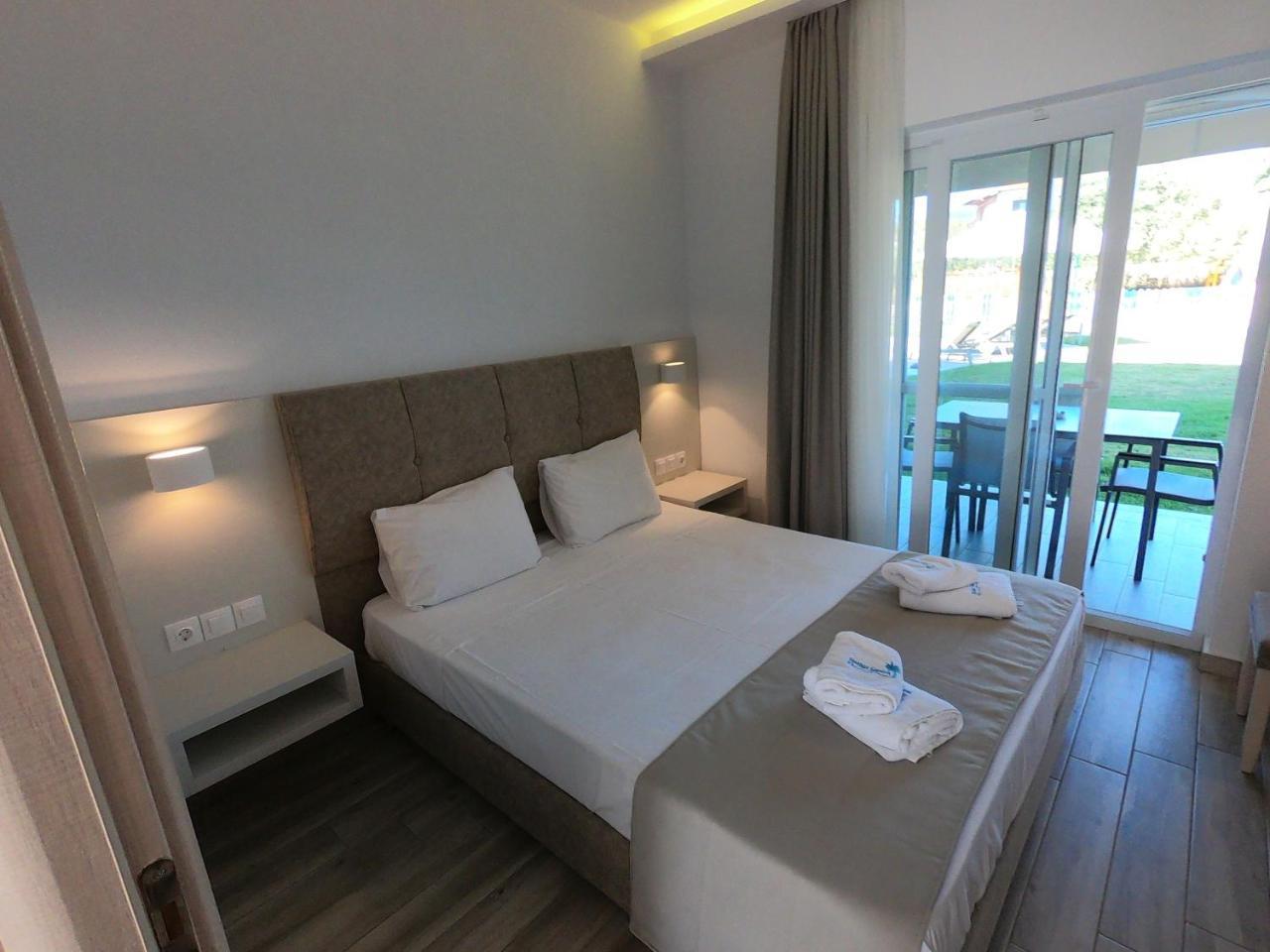 Finikas Garden Beach Resort Nikiti 외부 사진