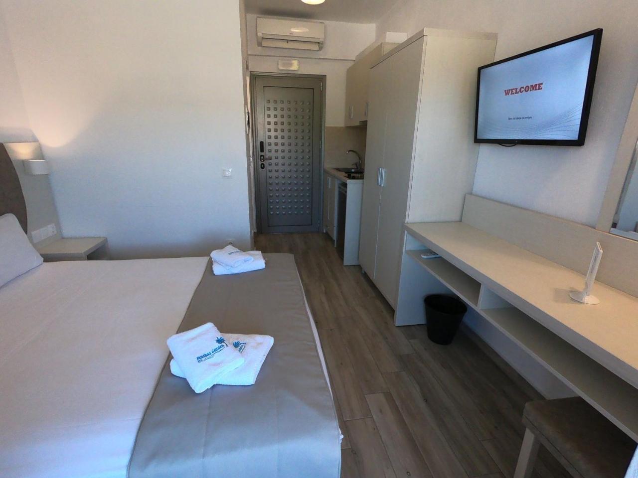 Finikas Garden Beach Resort Nikiti 외부 사진