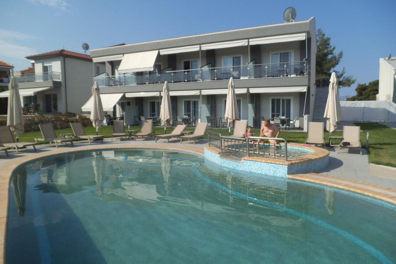 Finikas Garden Beach Resort Nikiti 외부 사진